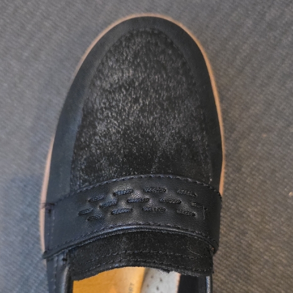 Clarks Women's Black Loafers - Picture 3 of 9